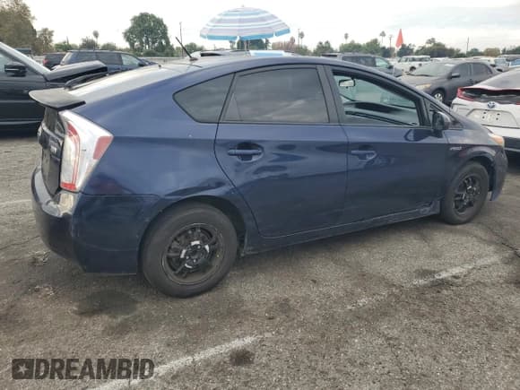 ✅ 2013 Toyota Prius Three • VIN: JTDKN3DU4D0353016 • Lot: 90325475. Wystawiony na Copart z przebiegiem Nie podano. Bezpłatny archiwum sprzedaży aukcyjnych z USA i szczegółowy raport historii pojazdu na DreamBid. Zdjęcie 3.