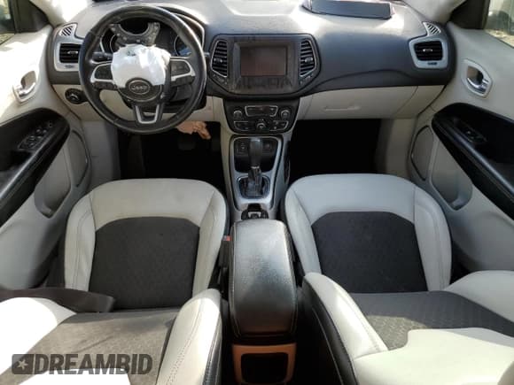 ✅ 2019 Jeep Compass Latitude • VIN: 3C4NJCBB7KT762945 • Lot: 55917165. Wystawiony na Copart z przebiegiem 100 854 mil. Bezpłatny archiwum sprzedaży aukcyjnych z USA i szczegółowy raport historii pojazdu na DreamBid. Zdjęcie 8.