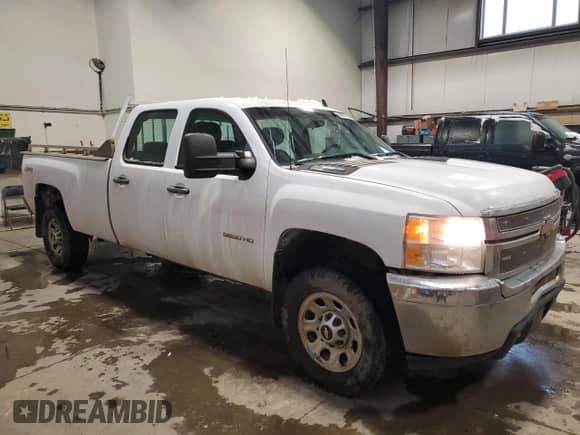 2013 Chevrolet Silverado 3500HD Work Truck z VIN 1GC4KZCG1DF112074, wystawiony jako Copart lot #83610144 z przebiegiem 155 101 mil mil oraz Czysty tytuł • Clean title. Historia ofert i sprzedaży dostępna na DreamBid. Obrazek 4.