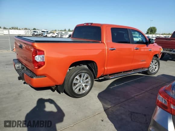 ✅ 2017 Toyota Tundra Limited • VIN: 5TFFW5F12HX220149 • Lot: 80962575. Wystawiony na Copart z przebiegiem 74 419 mil. Bezpłatny archiwum sprzedaży aukcyjnych z USA i szczegółowy raport historii pojazdu na DreamBid. Zdjęcie 3.