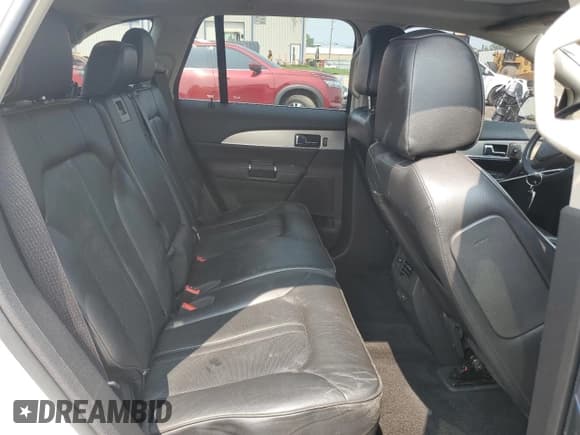 ✅ 2013 Lincoln MKX • VIN: 2LMDJ6JK1DBL43406 • Lot: 60035315. Listed on Copart with 186,110 mi. Free auction sales archive from the USA and detailed vehicle history report at DreamBid. Image 11.