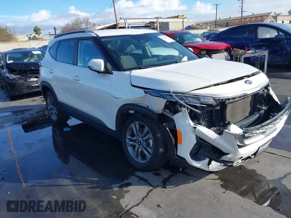✅ 2021 Kia Seltos S • VIN: KNDEUCAAXM7097420 • Lot: 43648644. Listed on IAAI with 22,297 mi. Free auction sales archive from the USA and detailed vehicle history report at DreamBid. Image 1.