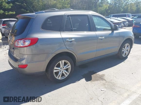 ✅ 2011 Hyundai Santa Fe Limited • VIN: 5XYZKDAG8BG082156 • Lot: 43328593. Listed on IAAI with 186,171 mi. Free auction sales archive from the USA and detailed vehicle history report at DreamBid. Image 4.