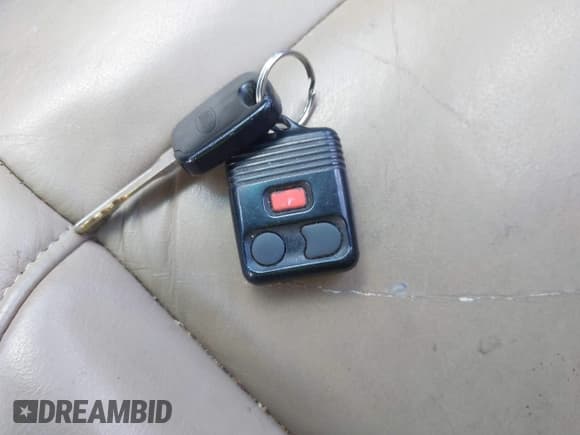 ✅ 1999 Ford Explorer XLT • VIN: 1FMDU32P2XUC31708 • Lot: 42243725. Wystawiony na IAAI z przebiegiem 239 411 mil. Bezpłatny archiwum sprzedaży aukcyjnych z USA i szczegółowy raport historii pojazdu na DreamBid. Zdjęcie 11.