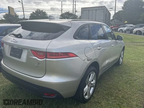 ✅ 2017 Jaguar F-Pace 20d R-Sport • VIN: SADCL2BN8HA088749 • Лот: 43413401. Опубликован ранее на IAAI с пробегом 121 127 миль. Бесплатный доступ к архиву аукционных продаж из США и подробный отчёт об истории автомобиля на DreamBid. Изображение 4.