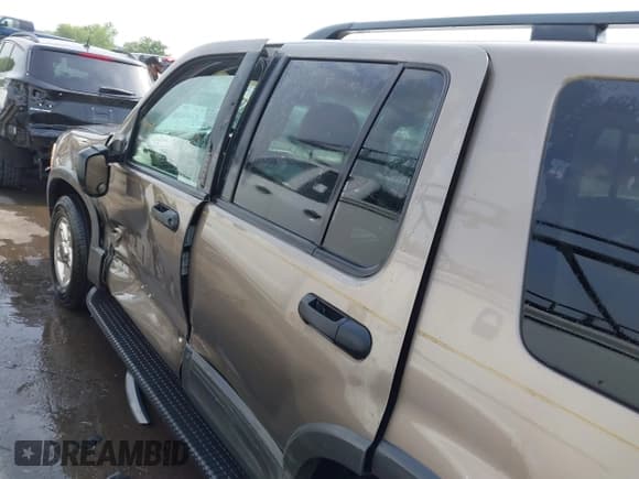 ✅ 2003 Ford Explorer XLT • VIN: 1FMZU73KX3UA95998 • Lot: 42080634. Listed on IAAI with 187,493 mi. Free auction sales archive from the USA and detailed vehicle history report at DreamBid. Image 14.