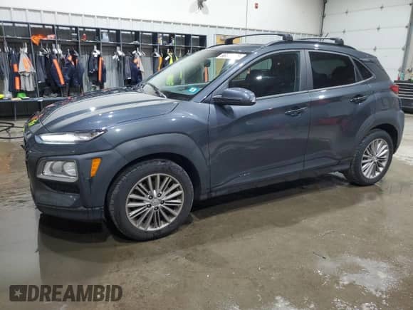 2021 Hyundai Kona SEL z VIN KM8K2CAA1MU673532, wystawiony jako Copart lot #66547565 z przebiegiem 143 139 mil mil oraz Szkoda całkowita • Salvage title. Historia ofert i sprzedaży dostępna na DreamBid. Obrazek 1.