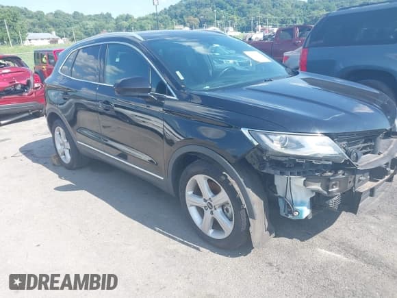 ✅ 2017 Lincoln MKC Premiere • VIN: 5LMCJ1D96HUL54868 • Lot: 42762438. Wystawiony na IAAI z przebiegiem 41 816 mil. Bezpłatny archiwum sprzedaży aukcyjnych z USA i szczegółowy raport historii pojazdu na DreamBid. Zdjęcie 1.