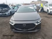 ✅ 2023 Mazda 3 S Select • VIN: 3MZBPABM2PM354066 • Lot: 41339983. Wystawiony na IAAI z przebiegiem 13 536 mil. Bezpłatny archiwum sprzedaży aukcyjnych z USA i szczegółowy raport historii pojazdu na DreamBid. Zdjęcie 12.