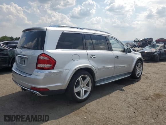 ✅ 2010 Mercedes-Benz GL 550 • VIN: 4JGBF8GEXAA572210 • Lot: 63015245. Wystawiony na Copart z przebiegiem 74 246 mil. Bezpłatny archiwum sprzedaży aukcyjnych z USA i szczegółowy raport historii pojazdu na DreamBid. Zdjęcie 3.