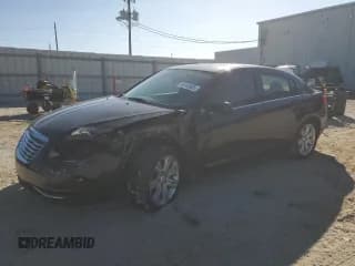 ✅ 2012 Chrysler 200 Touring • VIN: 1C3CCBBG2CN131341 • Лот: 91639935. Опубликован ранее на Copart с пробегом 122 185 миль. Бесплатный доступ к архиву аукционных продаж из США и подробный отчёт об истории автомобиля на DreamBid. Изображение 1.