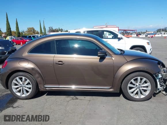 ✅ 2014 Volkswagen Beetle 2.0L TDI w/Sun/Sound/Nav • VIN: 3VWJL7AT1EM617082 • Лот: 43442124. Опубликован ранее на IAAI с пробегом 110 037 миль. Бесплатный доступ к архиву аукционных продаж из США и подробный отчёт об истории автомобиля на DreamBid. Изображение 14.
