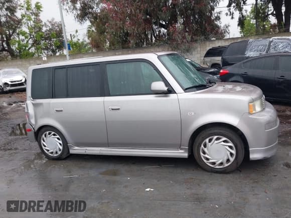 ✅ 2006 Scion xB • VIN: JTLKT324064092783 • Lot: 41498616. Wystawiony na IAAI z przebiegiem 231 380 mil. Bezpłatny archiwum sprzedaży aukcyjnych z USA i szczegółowy raport historii pojazdu na DreamBid. Zdjęcie 13.
