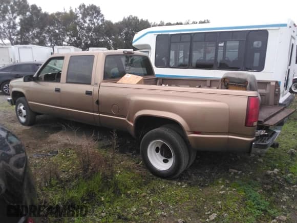 ✅ 1996 GMC Sierra 1500 • VIN: 1GTHC33J4TF010466 • Lot: 48392195. Wystawiony na Copart z przebiegiem 143 267 mil. Bezpłatny archiwum sprzedaży aukcyjnych z USA i szczegółowy raport historii pojazdu na DreamBid. Zdjęcie 2.