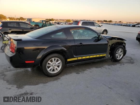 ✅ 2009 Ford Mustang • VIN: 1ZVHT80N895115401 • Lot: 85716625. Listed on Copart with 173,146 mi. Free auction sales archive from the USA and detailed vehicle history report at DreamBid. Image 3.