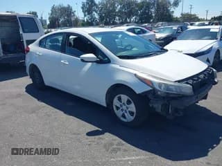 ✅ 2017 Kia Forte LX • VIN: 3KPFK4A79HE077038 • Lot: 43132045. Wystawiony na IAAI z przebiegiem 141 338 mil. Bezpłatny archiwum sprzedaży aukcyjnych z USA i szczegółowy raport historii pojazdu na DreamBid. Zdjęcie 1.