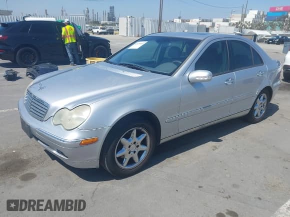 ✅ 2001 Mercedes-Benz C 230/260/280/320 • VIN: WDBRF61J91F068679 • Lot: 42620453. Wystawiony na IAAI z przebiegiem 183 522 mil. Bezpłatny archiwum sprzedaży aukcyjnych z USA i szczegółowy raport historii pojazdu na DreamBid. Zdjęcie 2.