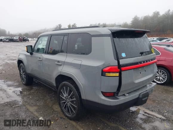 ✅ 2024 Lexus GX 550 Luxury • VIN: JTJVBCDX6R5002471 • Lot: 41014710. Wystawiony na IAAI z przebiegiem 6 804 mil. Bezpłatny archiwum sprzedaży aukcyjnych z USA i szczegółowy raport historii pojazdu na DreamBid. Zdjęcie 3.