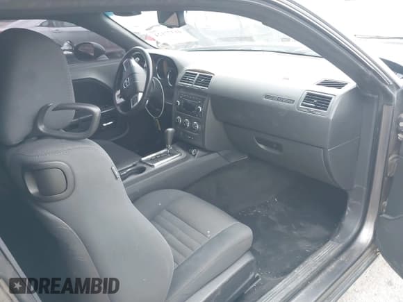 ✅ 2013 Dodge Challenger R/T • VIN: 2C3CDYBTXDH562338 • Lot: 41377124. Wystawiony na IAAI z przebiegiem 137 871 mil. Bezpłatny archiwum sprzedaży aukcyjnych z USA i szczegółowy raport historii pojazdu na DreamBid. Zdjęcie 5.