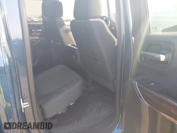 ✅ 2019 Chevrolet Silverado 1500 RST • VIN: 1GCRYEED8KZ353738 • Lot: 40343310. Wystawiony na IAAI z przebiegiem 96 077 mil. Bezpłatny archiwum sprzedaży aukcyjnych z USA i szczegółowy raport historii pojazdu na DreamBid. Zdjęcie 8.