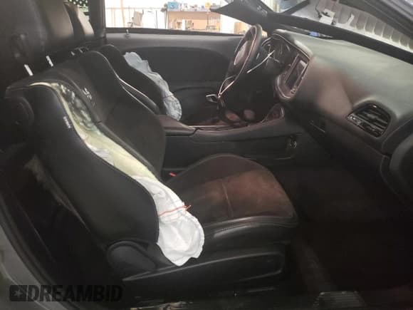 ✅ 2017 Dodge Challenger T/A 392 • VIN: 2C3CDZFJ8HH502496 • Lot: 72951544. Wystawiony na Copart z przebiegiem 39 721 mil. Bezpłatny archiwum sprzedaży aukcyjnych z USA i szczegółowy raport historii pojazdu na DreamBid. Zdjęcie 7.