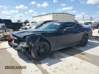 ✅ 2018 Dodge Challenger SXT Plus • VIN: 2C3CDZAG1JH183198 • Lot: 71668544. Wystawiony na Copart z przebiegiem 90 216 mil. Bezpłatny archiwum sprzedaży aukcyjnych z USA i szczegółowy raport historii pojazdu na DreamBid. Zdjęcie 1.