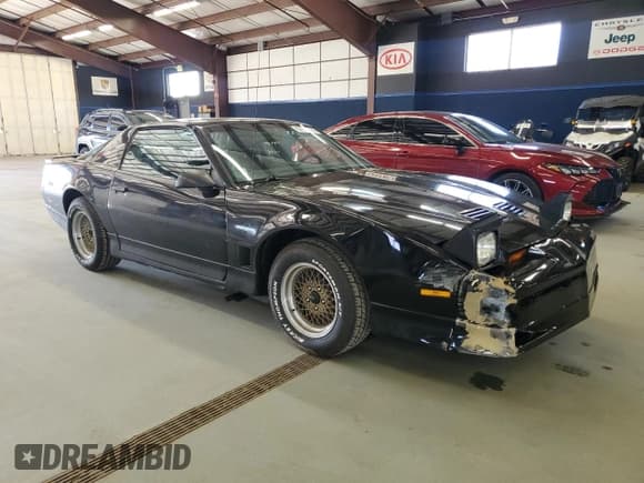 ✅ 1985 Pontiac Firebird Trans Am • VIN: 1G2FW87H0FN231323 • Lot: 54929335. Listed on Copart with 64,817 mi. Free auction sales archive from the USA and detailed vehicle history report at DreamBid. Image 4.