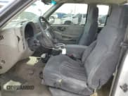 ✅ 1998 Chevrolet S-10 LS • VIN: 1GCCS19X4WK117879 • Лот: 46428335. Опубликован ранее на Copart с пробегом 152 705 миль. Бесплатный доступ к архиву аукционных продаж из США и подробный отчёт об истории автомобиля на DreamBid. Изображение 7.