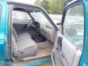 ✅ 1994 Ford Ranger XLT • VIN: 1FTCR15X3RTA51017 • Лот: 43150991. Опубликован ранее на IAAI с пробегом 250 432 миль. Бесплатный доступ к архиву аукционных продаж из США и подробный отчёт об истории автомобиля на DreamBid. Изображение 5.