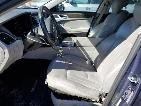 ✅ 2015 Hyundai Genesis 3.8L • VIN: KMHGN4JEXFU058275 • Lot: 47283305. Wystawiony na Copart z przebiegiem 273 170 mil. Bezpłatny archiwum sprzedaży aukcyjnych z USA i szczegółowy raport historii pojazdu na DreamBid. Zdjęcie 7.