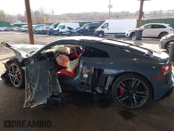 ✅ 2023 Audi R8 performance quattro • VIN: WUACEAFXXP7900496 • Лот: 40968560. Опубликован ранее на IAAI с пробегом Не указан. Бесплатный доступ к архиву аукционных продаж из США и подробный отчёт об истории автомобиля на DreamBid. Изображение 3.