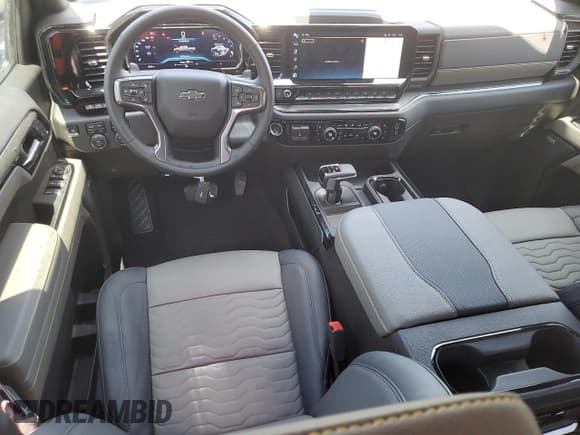 ✅ 2025 Chevrolet Silverado 1500 • VIN: 3GCUKHE89SG170865 • Лот: 62162145. Опубликован ранее на Copart с пробегом 6 272 миль. Бесплатный доступ к архиву аукционных продаж из США и подробный отчёт об истории автомобиля на DreamBid. Изображение 8.