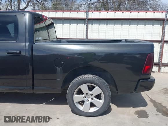 ✅ 2009 Dodge 1500 ST • VIN: 1D3HB18K29S798647 • Lot: 41785924. Wystawiony na IAAI z przebiegiem 246 981 mil. Bezpłatny archiwum sprzedaży aukcyjnych z USA i szczegółowy raport historii pojazdu na DreamBid. Zdjęcie 21.