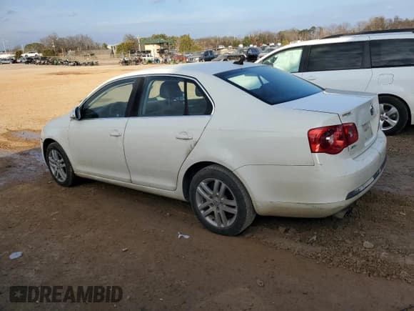 ✅ 2007 Volkswagen Jetta 2.5 • VIN: 3VWRF71KX7M054909 • Лот: 43966165. Опубликован ранее на Copart с пробегом 238 806 миль. Бесплатный доступ к архиву аукционных продаж из США и подробный отчёт об истории автомобиля на DreamBid. Изображение 2.