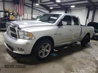 ✅ 2009 Dodge 1500 ST • VIN: 1D3HB18T89S780694 • Лот: 82436214. Размещён на Copart с пробегом 152 727 миль миль. Получите бесплатный доступ к архиву аукционных продаж из США и посмотрите подробный отчёт об истории автомобиля на DreamBid. Изображение 1.