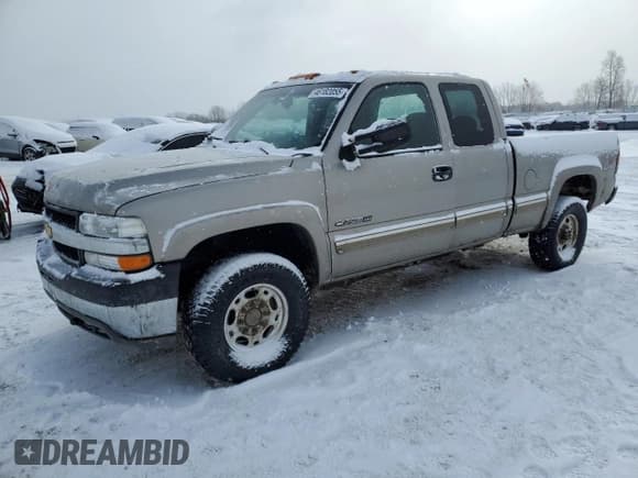 ✅ 2001 Chevrolet Silverado 2500HD LS • VIN: 1GCHK29G11E266964 • Лот: 46182055. Опубликован ранее на Copart с пробегом 208 512 миль. Бесплатный доступ к архиву аукционных продаж из США и подробный отчёт об истории автомобиля на DreamBid. Изображение 1.