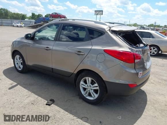 2013 Hyundai Tucson GLS z VIN KM8JU3AC5DU624633, wystawiony jako IAAI lot #42366217 z przebiegiem 108 258 mil mil oraz . Historia ofert i sprzedaży dostępna na DreamBid. Obrazek 3.