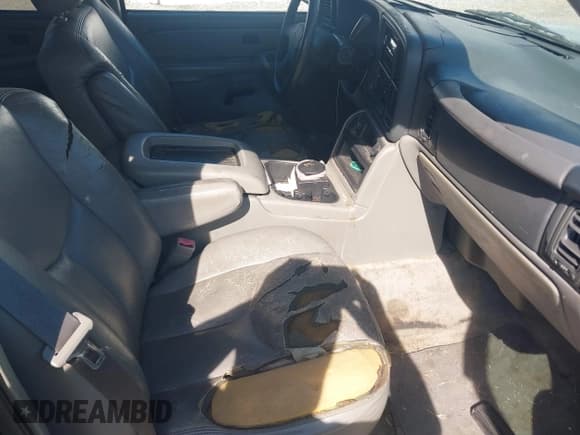 ✅ 2004 Chevrolet Suburban LT • VIN: 1GNEC16Z74J201779 • Лот: 41455901. Опубликован ранее на IAAI с пробегом Не указан. Бесплатный доступ к архиву аукционных продаж из США и подробный отчёт об истории автомобиля на DreamBid. Изображение 5.