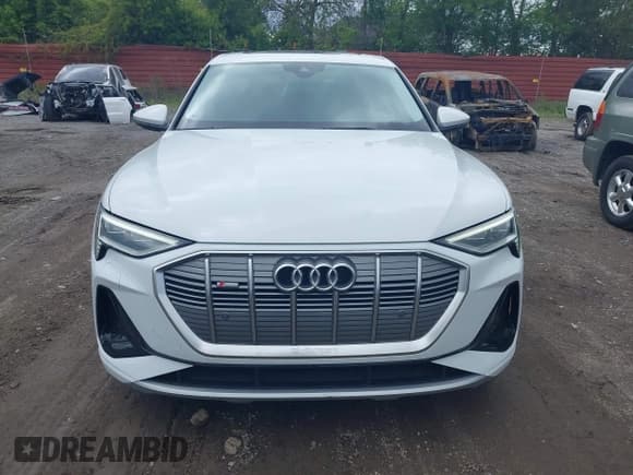 ✅ 2021 Audi e-tron Premium • VIN: WA11AAGE9MB009888 • Лот: 42330591. Опубликован ранее на IAAI с пробегом 35 546 миль. Бесплатный доступ к архиву аукционных продаж из США и подробный отчёт об истории автомобиля на DreamBid. Изображение 12.