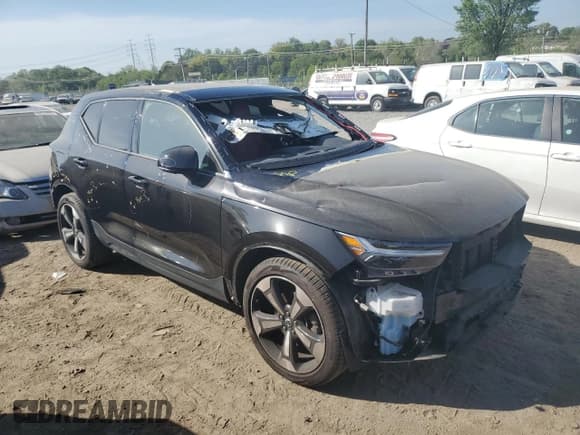 ✅ 2019 Volvo XC40 Momentum • VIN: YV4162XZ5K2009767 • Lot: 48783773. Listed on Copart with 35,990 mi. Free auction sales archive from the USA and detailed vehicle history report at DreamBid. Image 4.