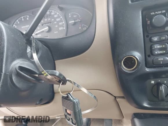 ✅ 1999 Ford Explorer Sport • VIN: 1FMYU22E2XUB39640 • Lot: 42367590. Wystawiony na IAAI z przebiegiem 252 434 mil. Bezpłatny archiwum sprzedaży aukcyjnych z USA i szczegółowy raport historii pojazdu na DreamBid. Zdjęcie 11.