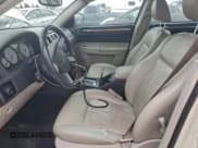 ✅ 2005 Chrysler 300 Touring AWD • VIN: 2C3JK53G45H624816 • Лот: 93780245. Опубликован ранее на Copart с пробегом 206 792 миль. Бесплатный доступ к архиву аукционных продаж из США и подробный отчёт об истории автомобиля на DreamBid. Изображение 7.