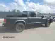 2002 Dodge Dakota SLT z VIN 1B7HL48X12S560488, wystawiony jako Copart lot #81853665 z przebiegiem 143 442 mil mil oraz Szkoda całkowita • Salvage title. Historia ofert i sprzedaży dostępna na DreamBid. Obrazek 3.