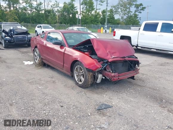 ✅ 2014 Ford Mustang V6 • VIN: 1ZVBP8AM5E5211979 • Лот: 43019247. Опубликован ранее на IAAI с пробегом 239 586 миль. Бесплатный доступ к архиву аукционных продаж из США и подробный отчёт об истории автомобиля на DreamBid. Изображение 1.