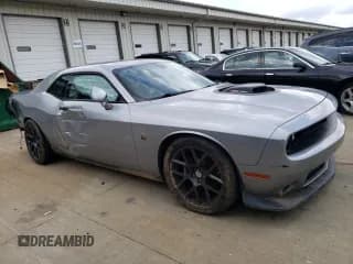 ✅ 2016 Dodge Challenger R/T Scat Pack • VIN: 2C3CDZFJ8GH275440 • Lot: 64701634. Wystawiony na Copart z przebiegiem 49 163 mil. Bezpłatny archiwum sprzedaży aukcyjnych z USA i szczegółowy raport historii pojazdu na DreamBid. Zdjęcie 4.