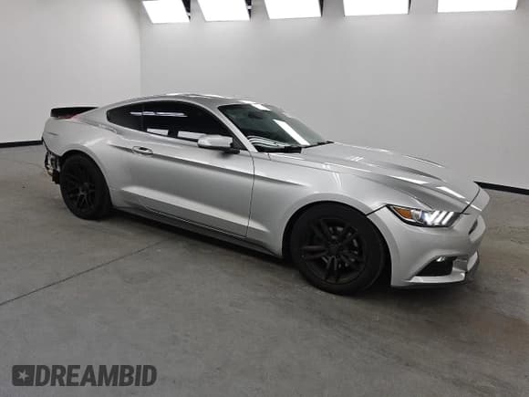 ✅ 2015 Ford Mustang V6 • VIN: 1FA6P8AM4F5361738 • Lot: 92298725. Wystawiony na Copart z przebiegiem 129 271 mil. Bezpłatny archiwum sprzedaży aukcyjnych z USA i szczegółowy raport historii pojazdu na DreamBid. Zdjęcie 4.