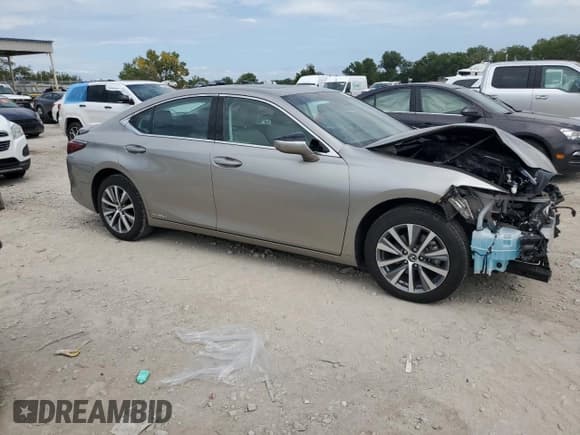 ✅ 2020 Lexus ES 300h • VIN: 58AD21B12LU010151 • Лот: 71136655. Опубликован ранее на Copart с пробегом 35 673 миль. Бесплатный доступ к архиву аукционных продаж из США и подробный отчёт об истории автомобиля на DreamBid. Изображение 4.