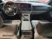 ✅ 2001 Chevrolet Suburban LT • VIN: 3GNFK16T61G156978 • Лот: 47035825. Опубликован ранее на Copart с пробегом 338 864 миль. Бесплатный доступ к архиву аукционных продаж из США и подробный отчёт об истории автомобиля на DreamBid. Изображение 8.