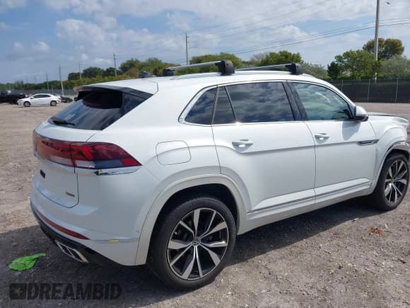 ✅ 2024 Volkswagen Atlas SEL Premium R-Line • VIN: 1V2FE2CA2RC229396 • Lot: 42022827. Wystawiony na IAAI z przebiegiem 8 691 mil. Bezpłatny archiwum sprzedaży aukcyjnych z USA i szczegółowy raport historii pojazdu na DreamBid. Zdjęcie 4.