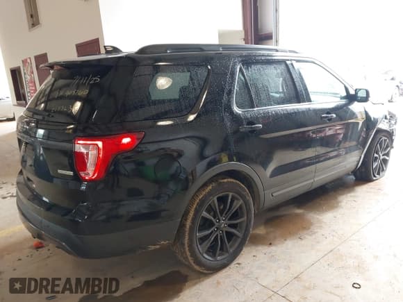 ✅ 2017 Ford Explorer XLT • VIN: 1FM5K7DH9HGC17523 • Lot: 42930672. Listed on IAAI with 178,294 mi. Free auction sales archive from the USA and detailed vehicle history report at DreamBid. Image 4.